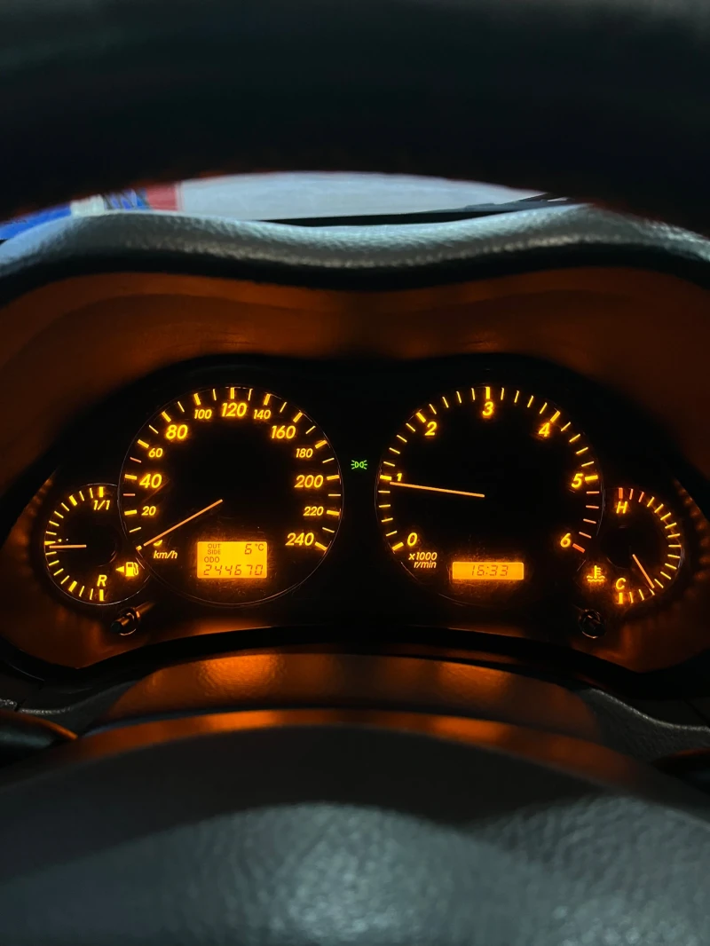 Toyota Avensis 2.2 D-4D, снимка 13 - Автомобили и джипове - 52595863