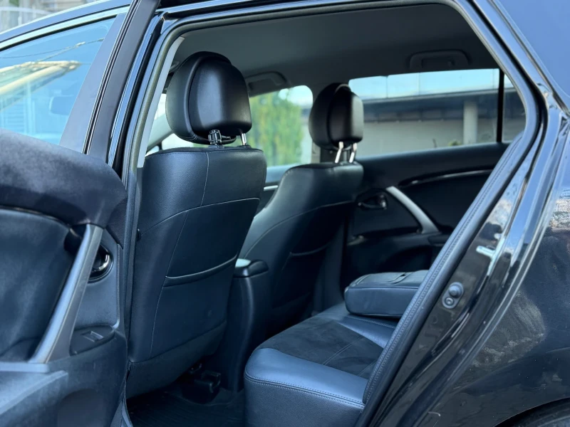 Toyota Avensis 1.8i-147КС ФЕЙСЛИФТ/ 6 СКОРОСТИ/ КАМЕРА/ НАВИГАЦИЯ, снимка 12 - Автомобили и джипове - 52616878