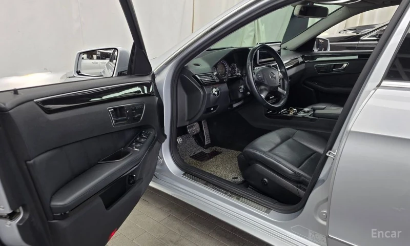 Mercedes-Benz E 350, снимка 10 - Автомобили и джипове - 53536011
