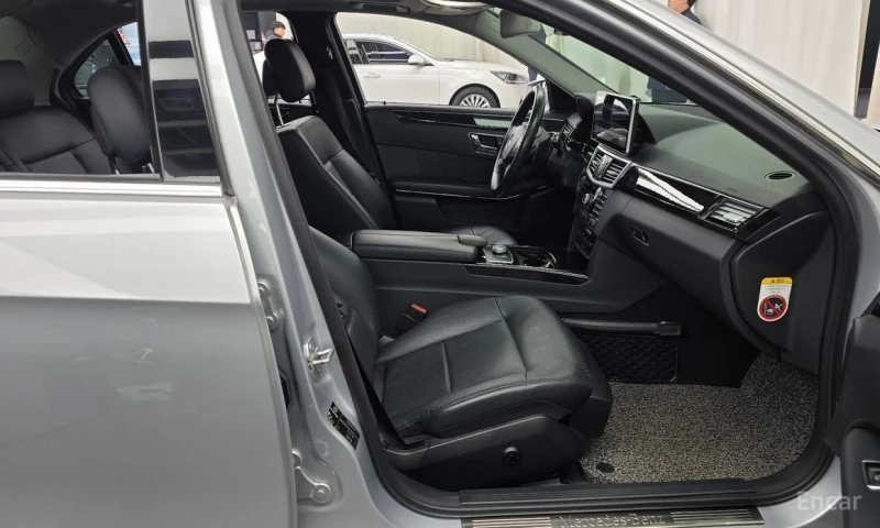 Mercedes-Benz E 350, снимка 11 - Автомобили и джипове - 53536011