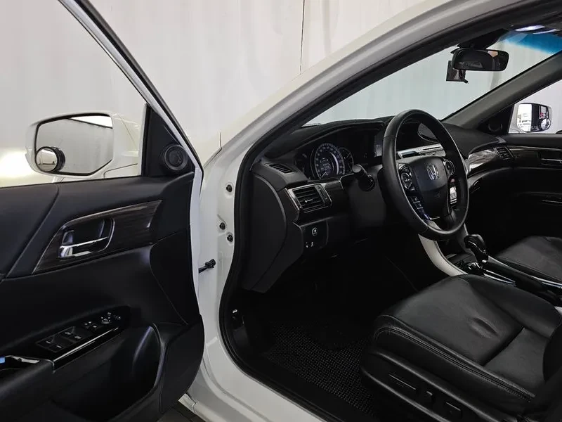 Honda Accord 2.4 9Th Generation, снимка 10 - Автомобили и джипове - 56159899