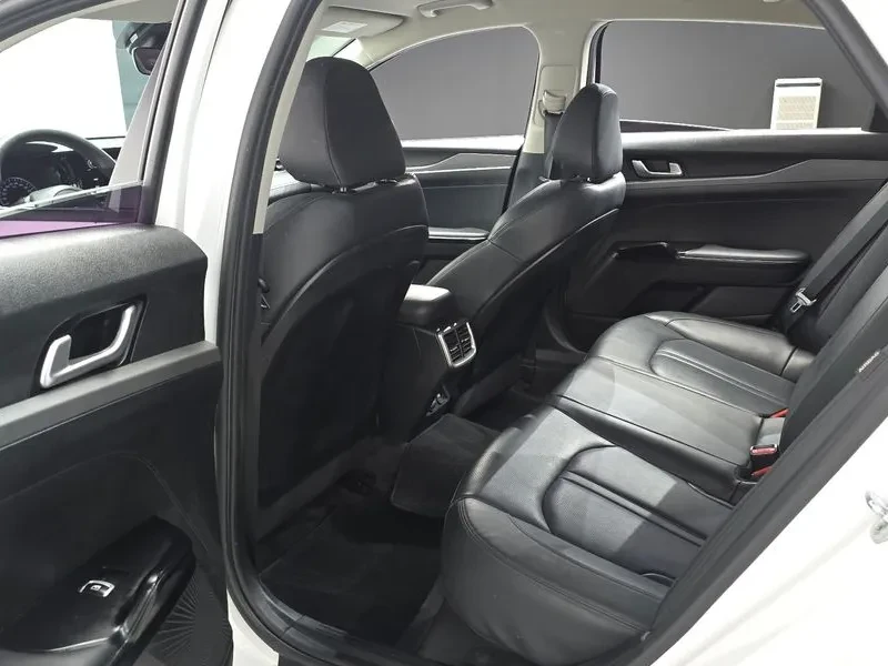 Kia K5 2.0 Trendy, снимка 11 - Автомобили и джипове - 56251243
