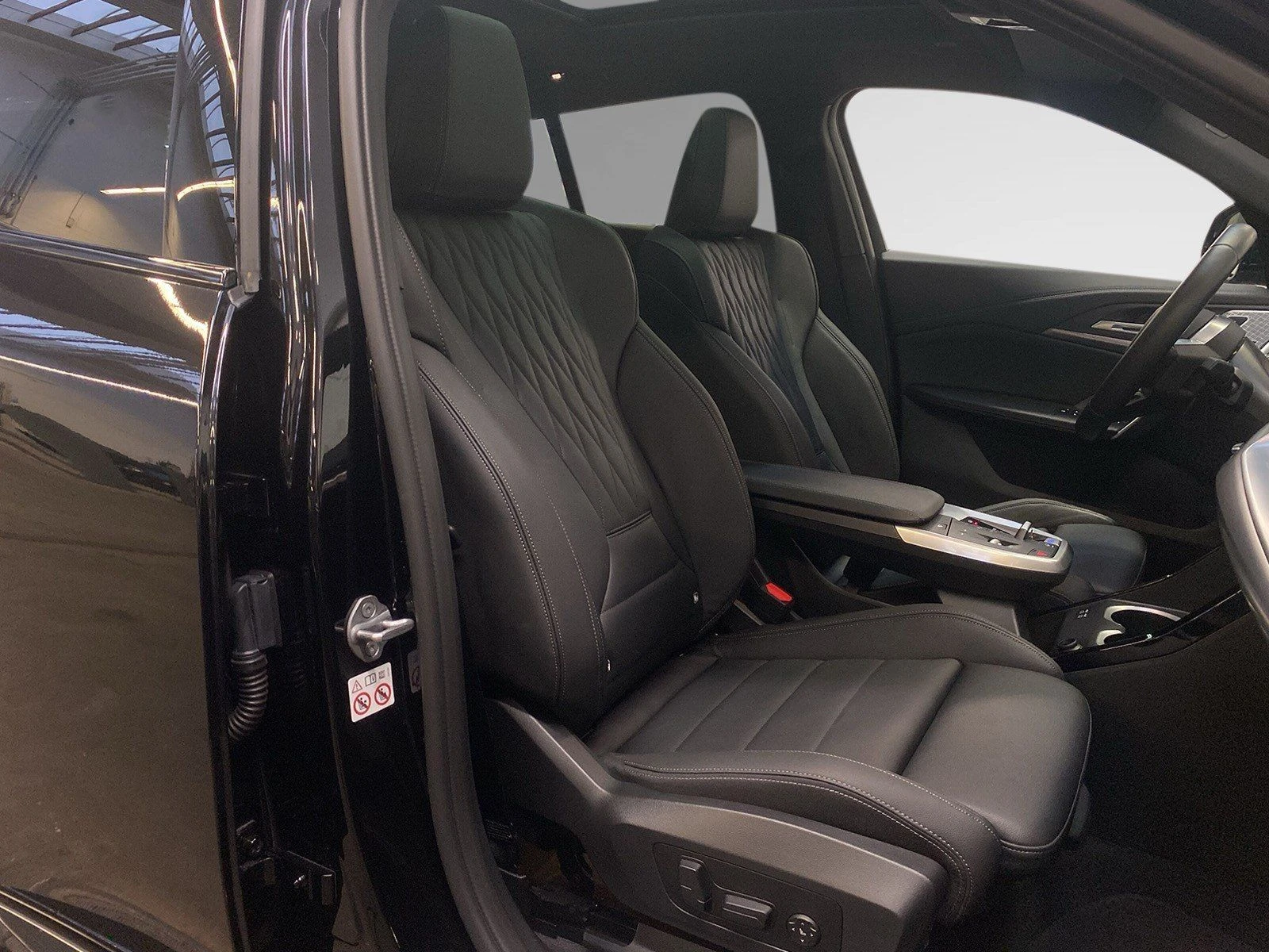 BMW iX2 xDrive30/ M-SPORT/ PANO/ H&K/ HEAD UP/ ICONIC GLOW | Mobile.bg   13