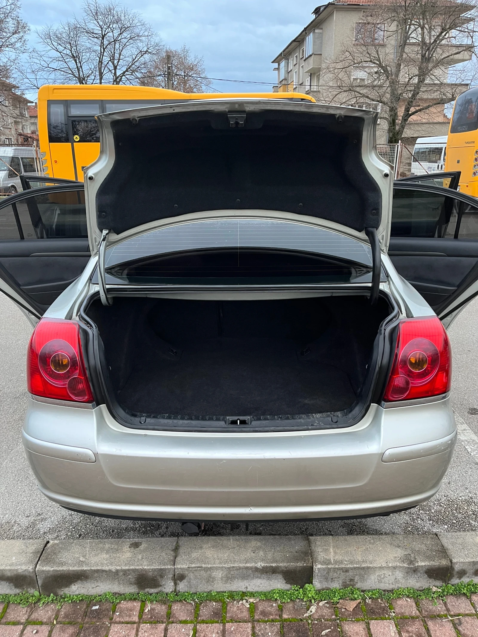 Toyota Avensis 2.2 D-4D - изображение 7