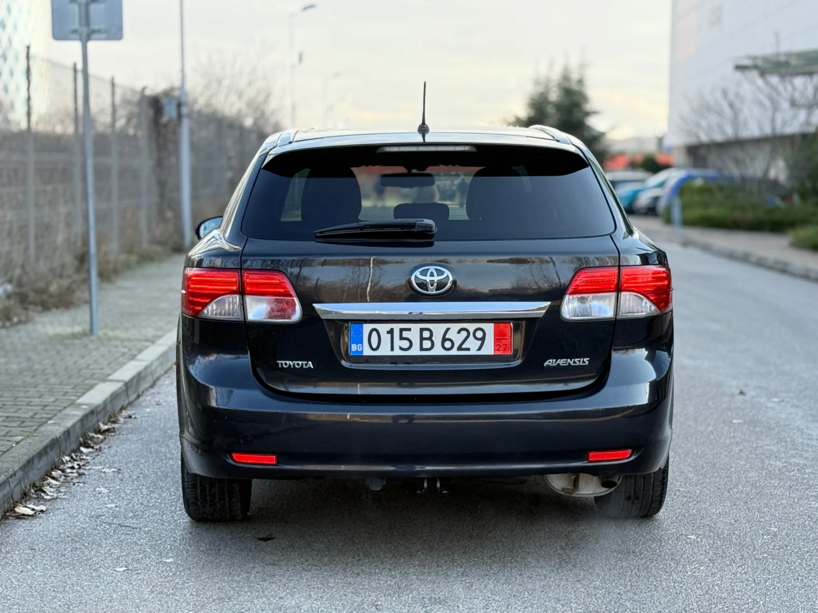 Toyota Avensis 1.8i-147КС ФЕЙСЛИФТ/ 6 СКОРОСТИ/ КАМЕРА/ НАВИГАЦИЯ - изображение 4