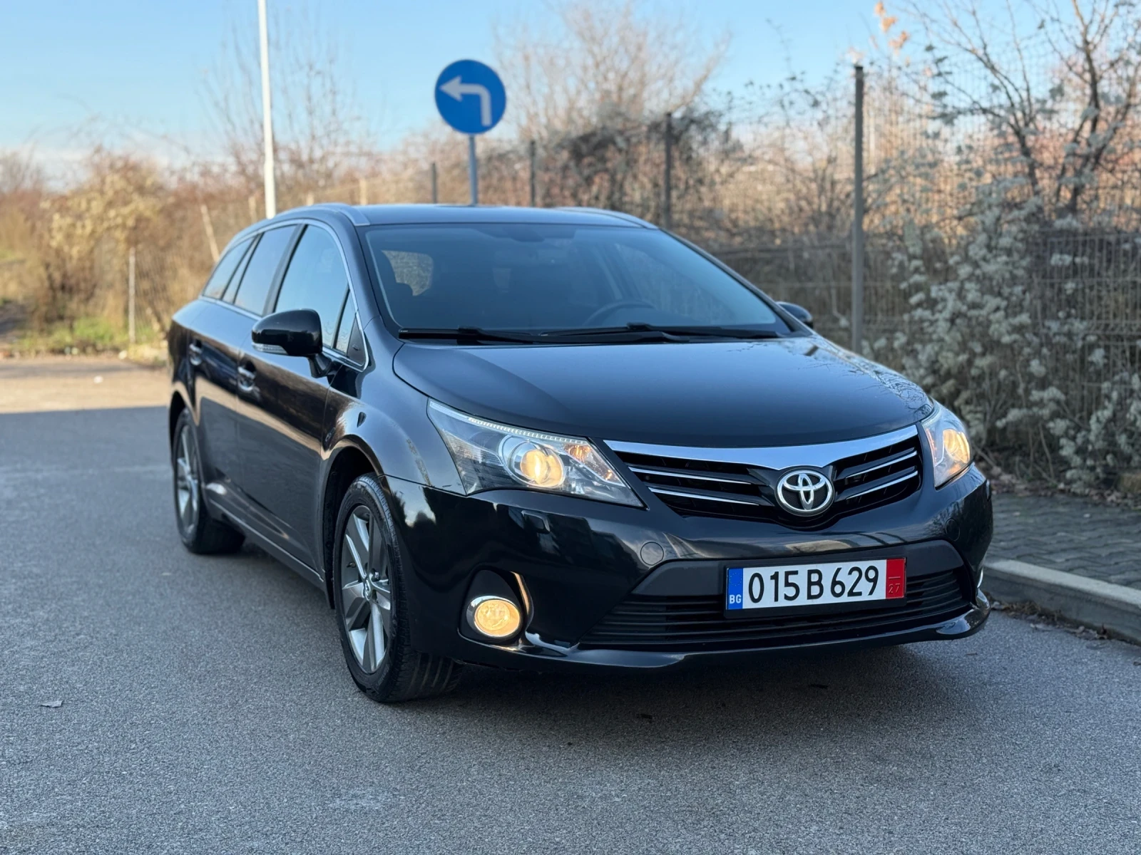 Toyota Avensis 1.8i-147КС ФЕЙСЛИФТ/ 6 СКОРОСТИ/ КАМЕРА/ НАВИГАЦИЯ - изображение 2