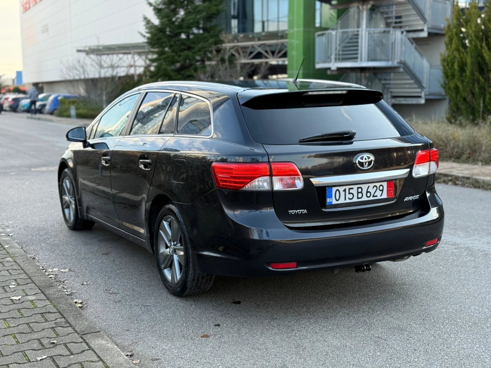 Toyota Avensis 1.8i-147КС ФЕЙСЛИФТ/ 6 СКОРОСТИ/ КАМЕРА/ НАВИГАЦИЯ - изображение 5