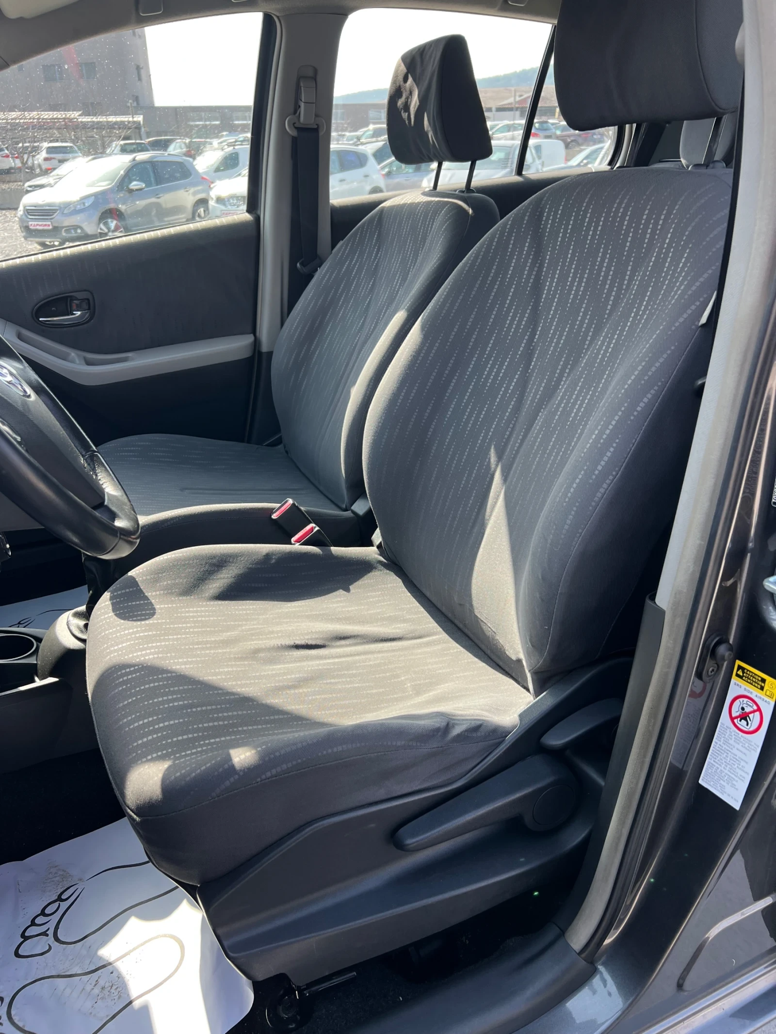 Toyota Yaris 1.4 D4D, снимка 11 - Автомобили и джипове - 53719809