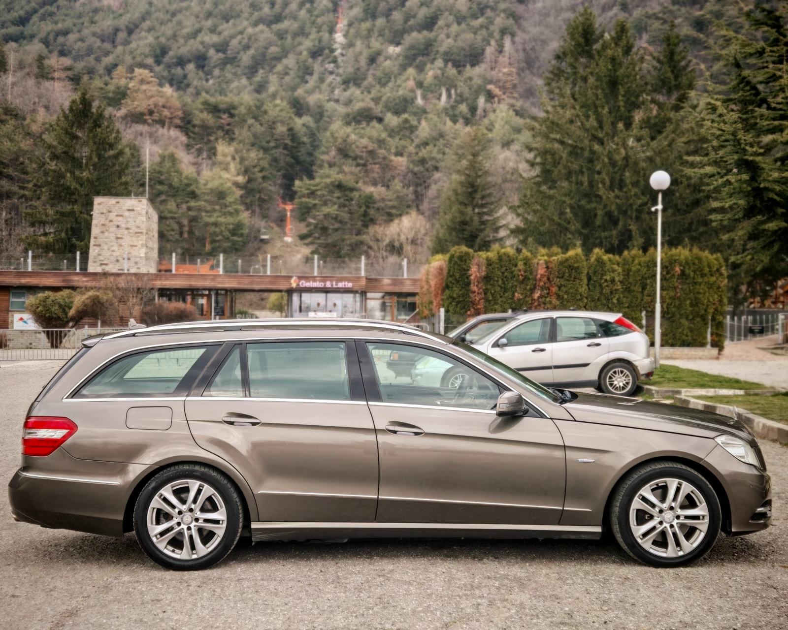 Mercedes-Benz E 350 4Matic Airmatic Distronic Масаж, снимка 4 - Автомобили и джипове - 53890282