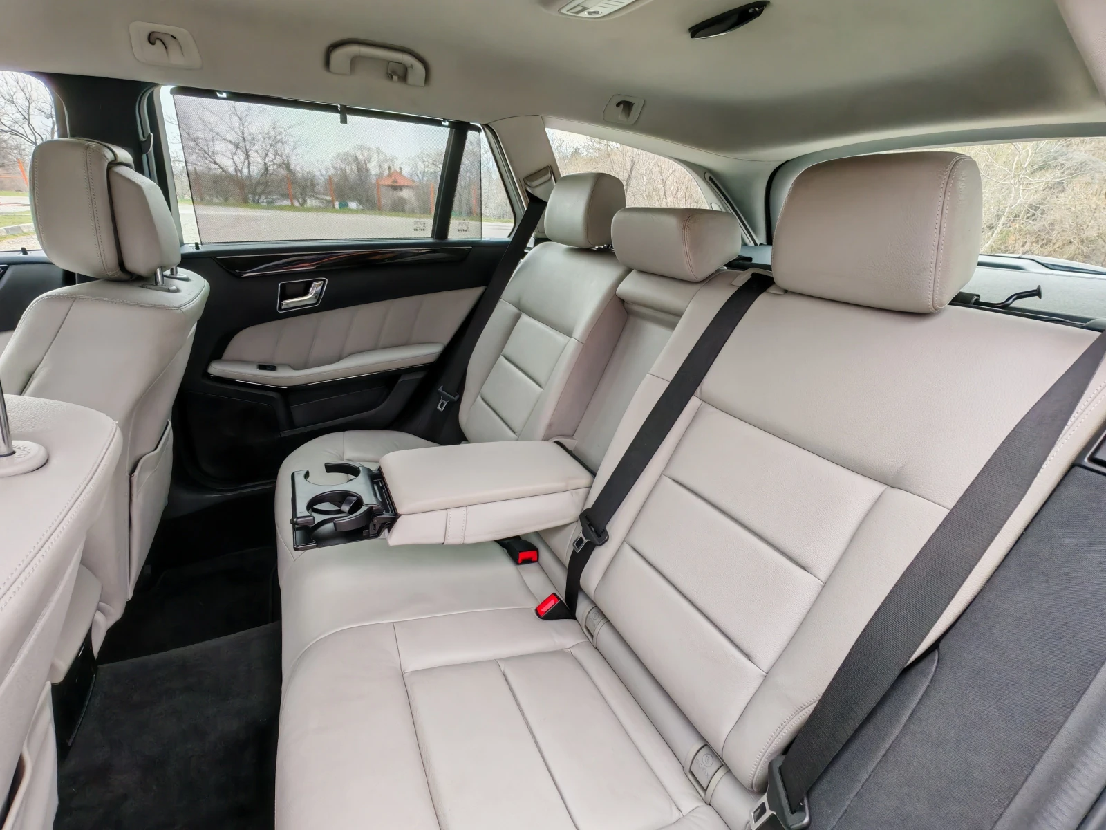 Mercedes-Benz E 350 4Matic Airmatic Distronic Масаж, снимка 10 - Автомобили и джипове - 53890282