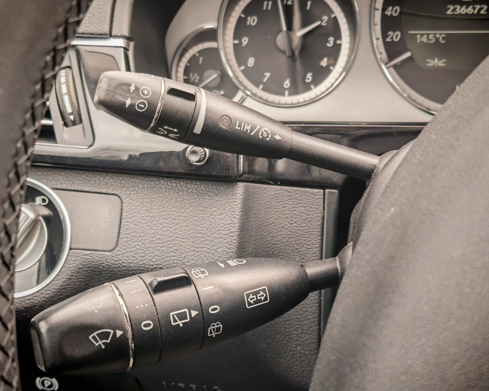 Mercedes-Benz E 350 4Matic Airmatic Distronic Масаж, снимка 16 - Автомобили и джипове - 53890282