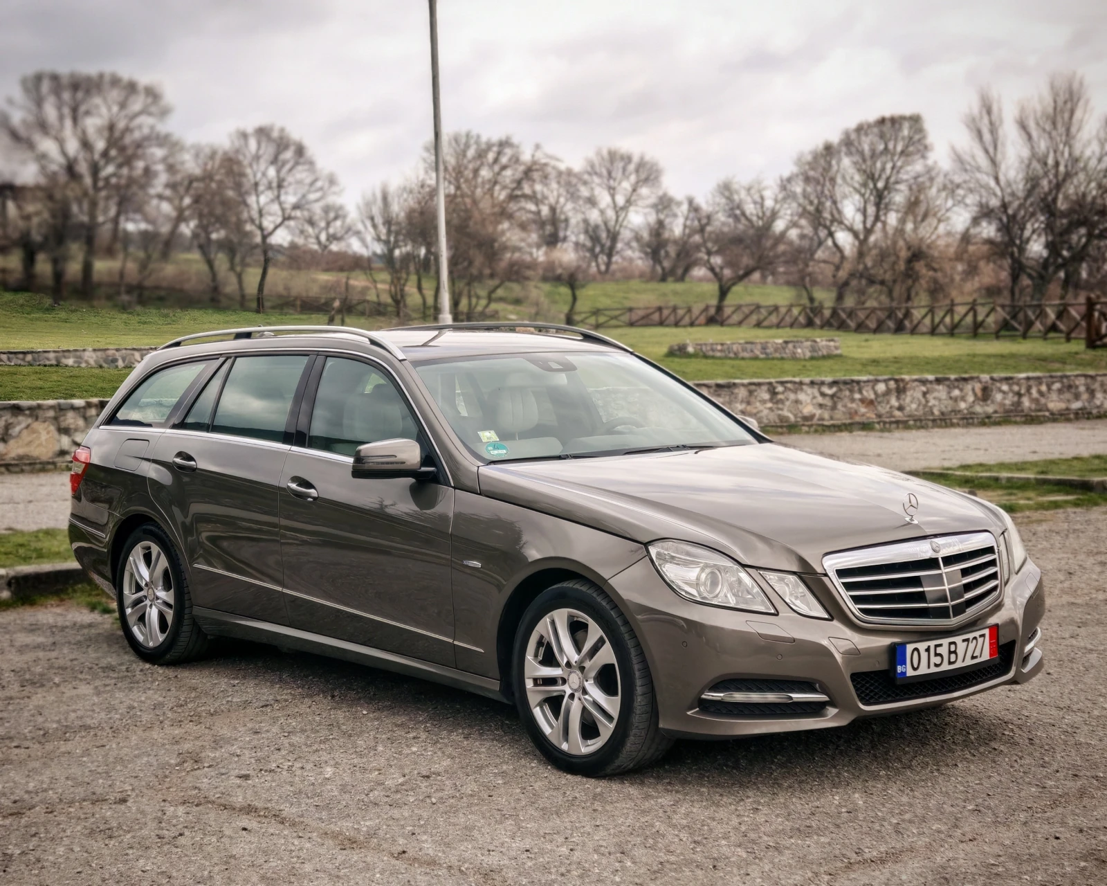 Mercedes-Benz E 350 4Matic Airmatic Distronic Масаж, снимка 3 - Автомобили и джипове - 53890282