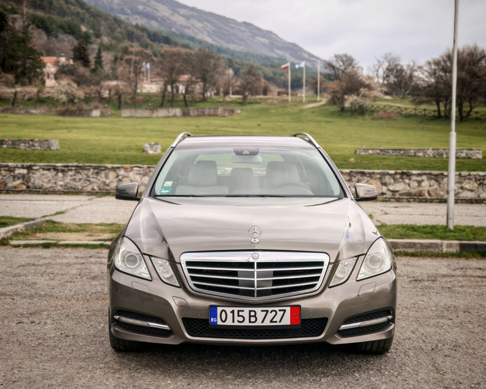 Mercedes-Benz E 350 4Matic Airmatic Distronic Масаж, снимка 2 - Автомобили и джипове - 53890282