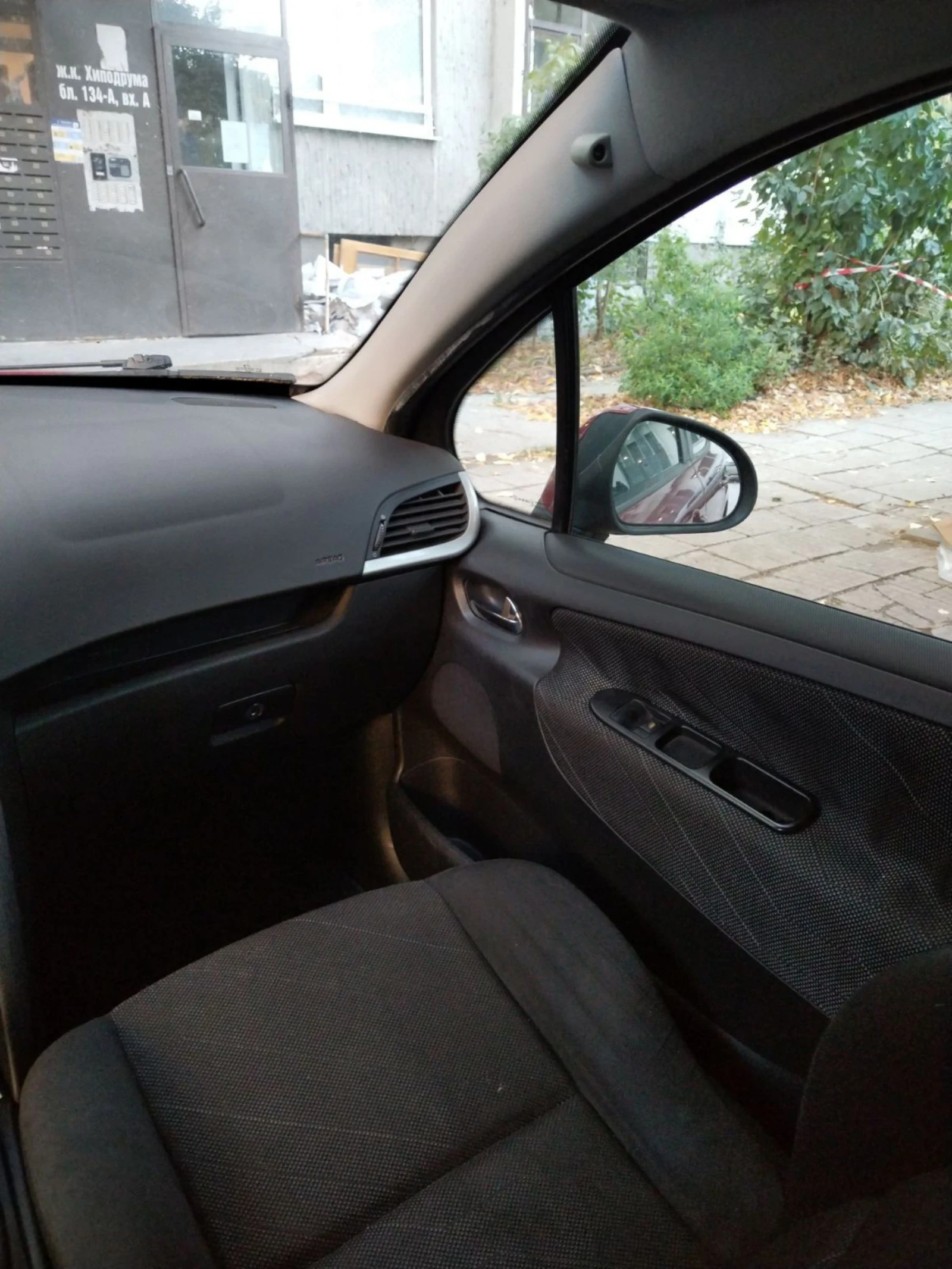 Peugeot 207 1.7 HDI, снимка 8 - Автомобили и джипове - 54312758