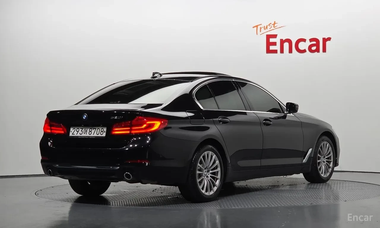 BMW 520 * HEAD UP * DISTRONIC * АВТОКРЕДИТ * , снимка 2 - Автомобили и джипове - 55472188