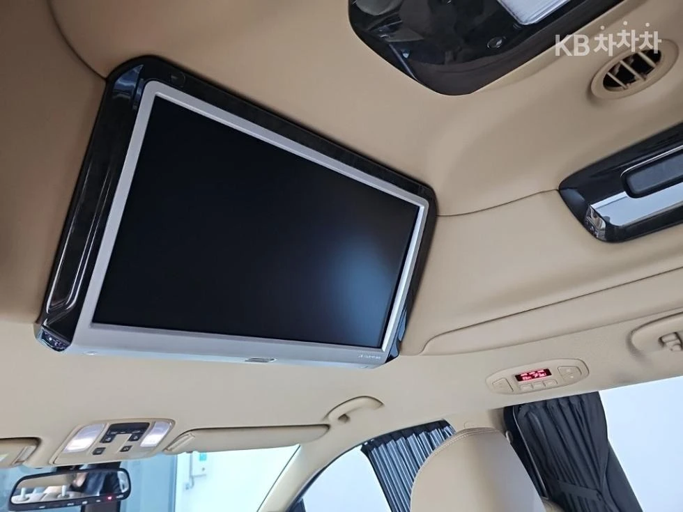Kia Carnival 9-seater, снимка 13 - Автомобили и джипове - 55833314