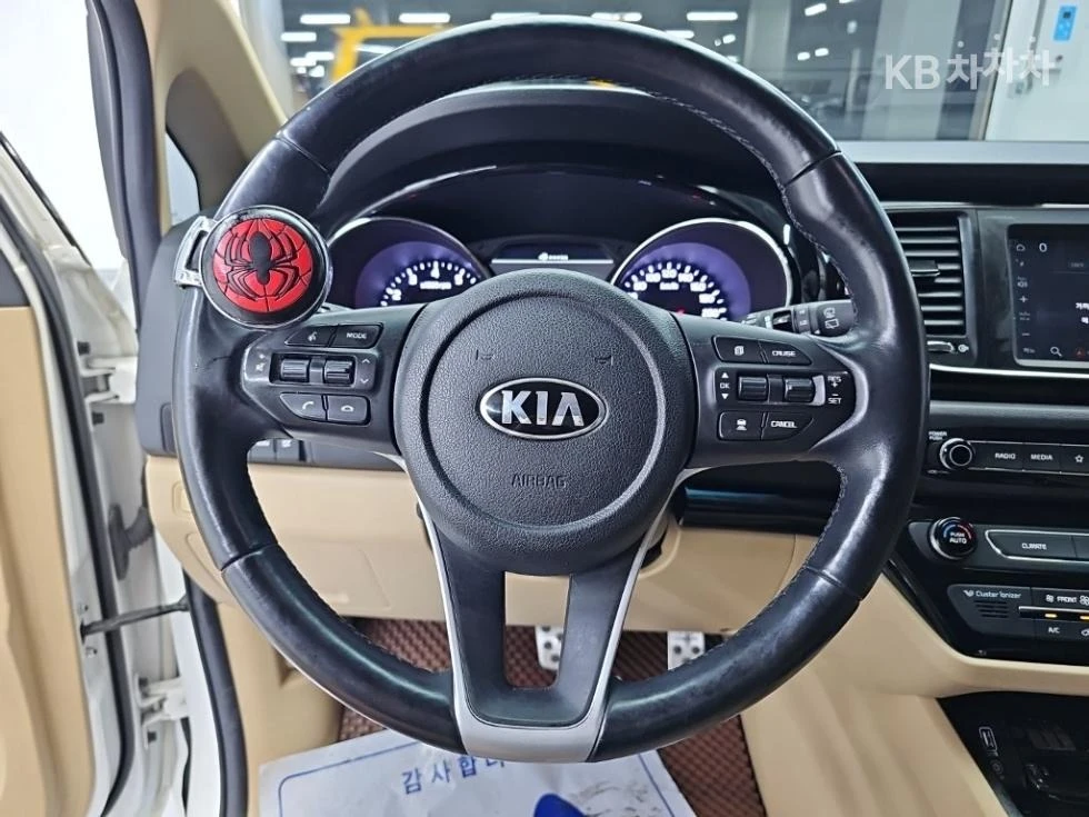 Kia Carnival 9-seater, снимка 9 - Автомобили и джипове - 55833314