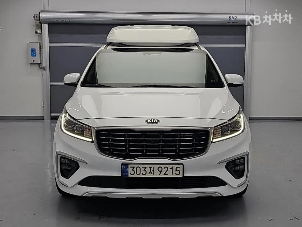 Kia Carnival 9-seater, снимка 2 - Автомобили и джипове - 55833314