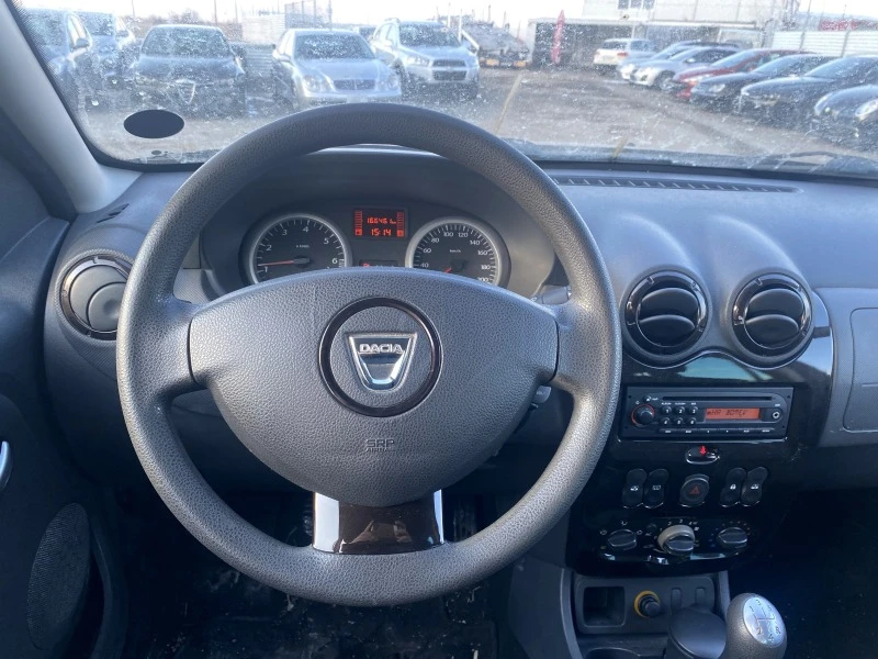 Dacia Duster 1.6i 16v 166x.км Като нова, снимка 7 - Автомобили и джипове - 39614818