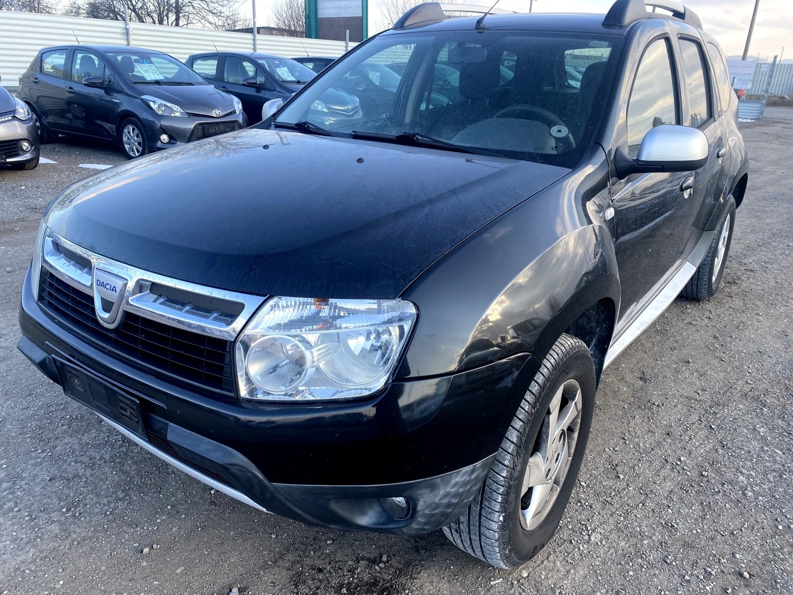 Dacia Duster 1.6i 16v 166x.км Като нова - [1] 