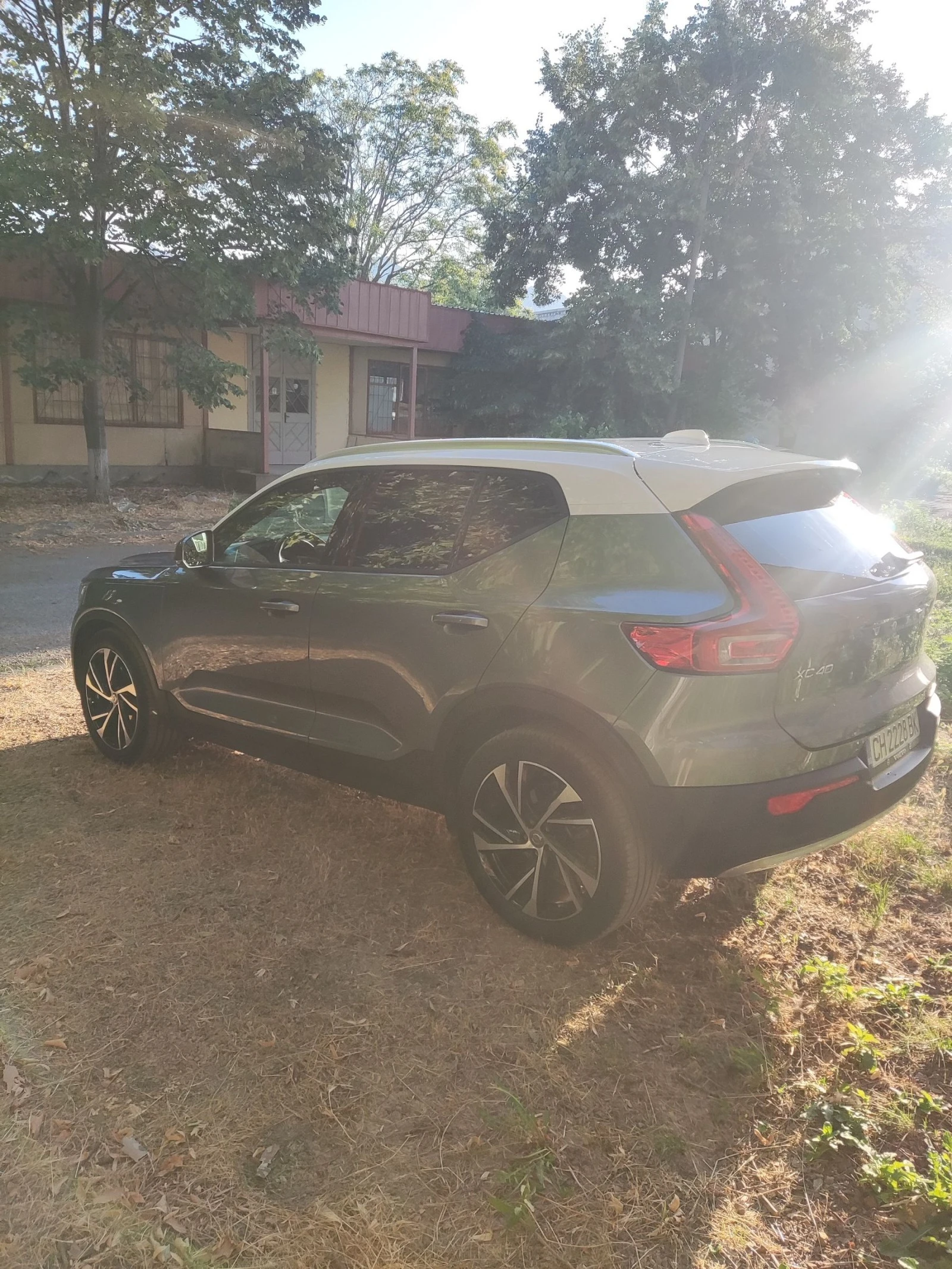 Volvo XC40 2.0 TDI AWD - изображение 3