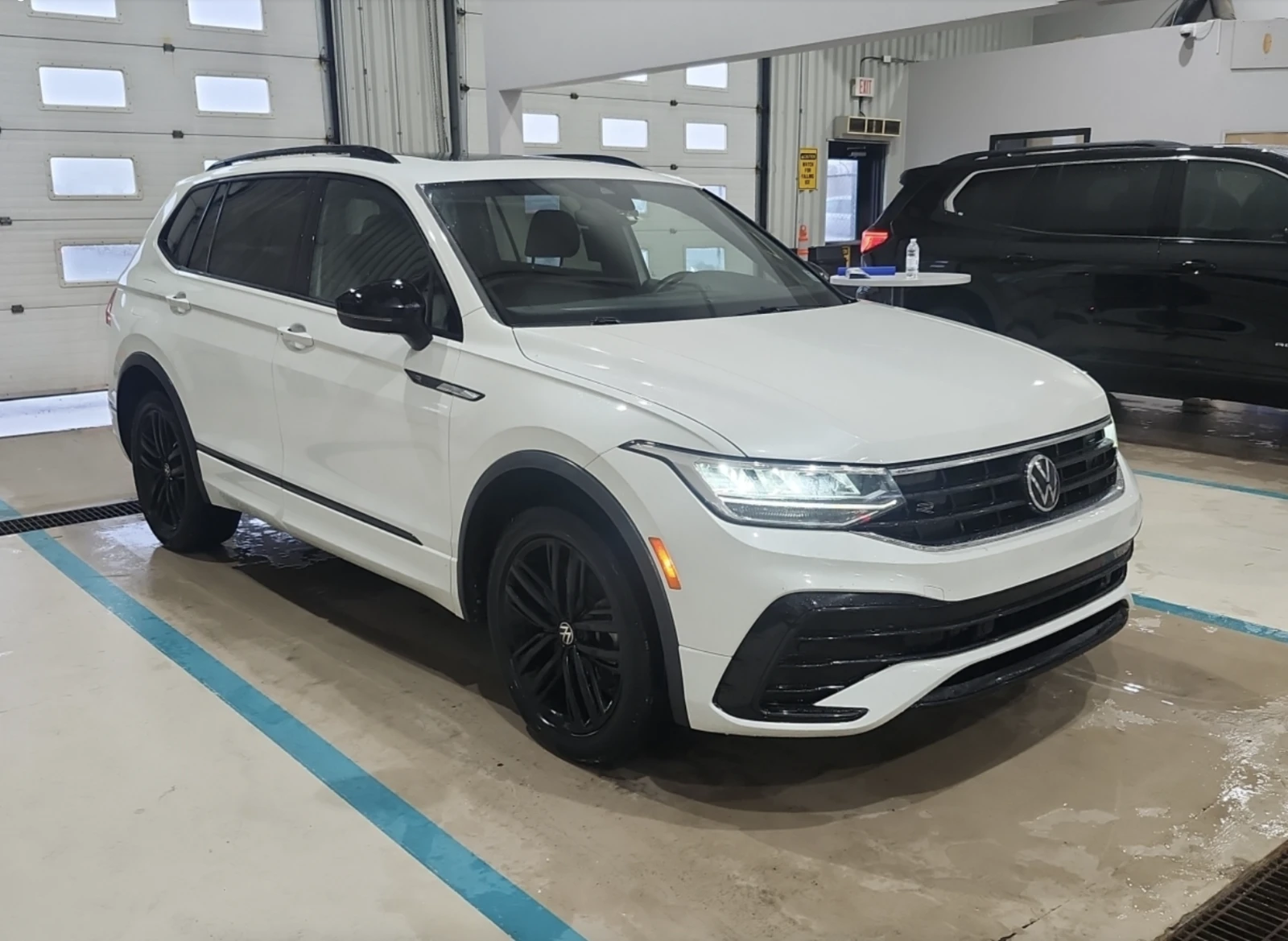 VW Tiguan COMFORTLINE R-LINE BLACK EDITION - изображение 2