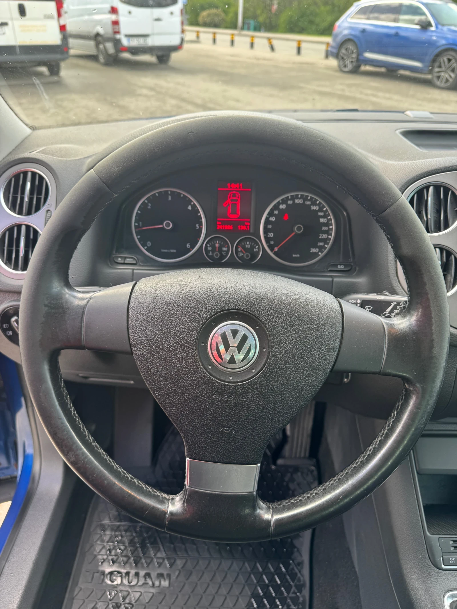 VW Tiguan 2.0TDI 4x4 внос Германия ТЮФ 6ск Теглич, снимка 15 - Автомобили и джипове - 54647314