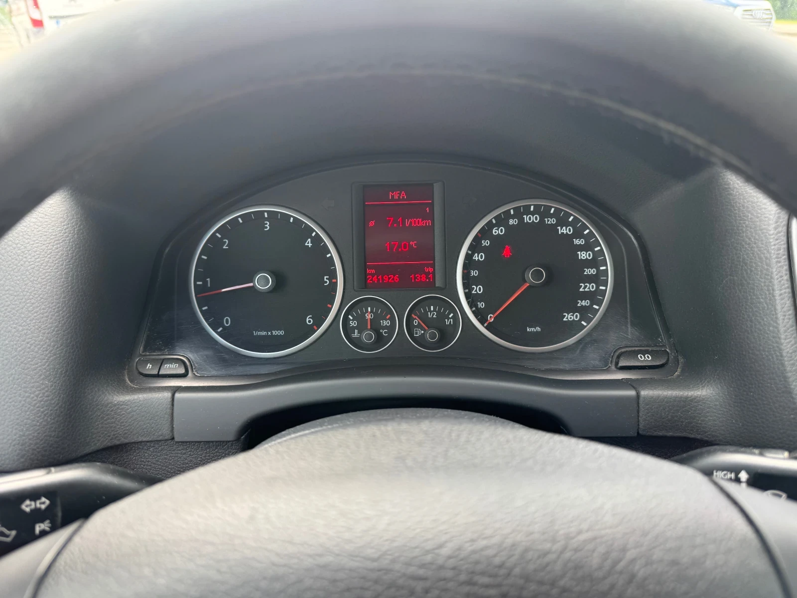 VW Tiguan 2.0TDI 4x4 внос Германия ТЮФ 6ск Теглич, снимка 16 - Автомобили и джипове - 54647314