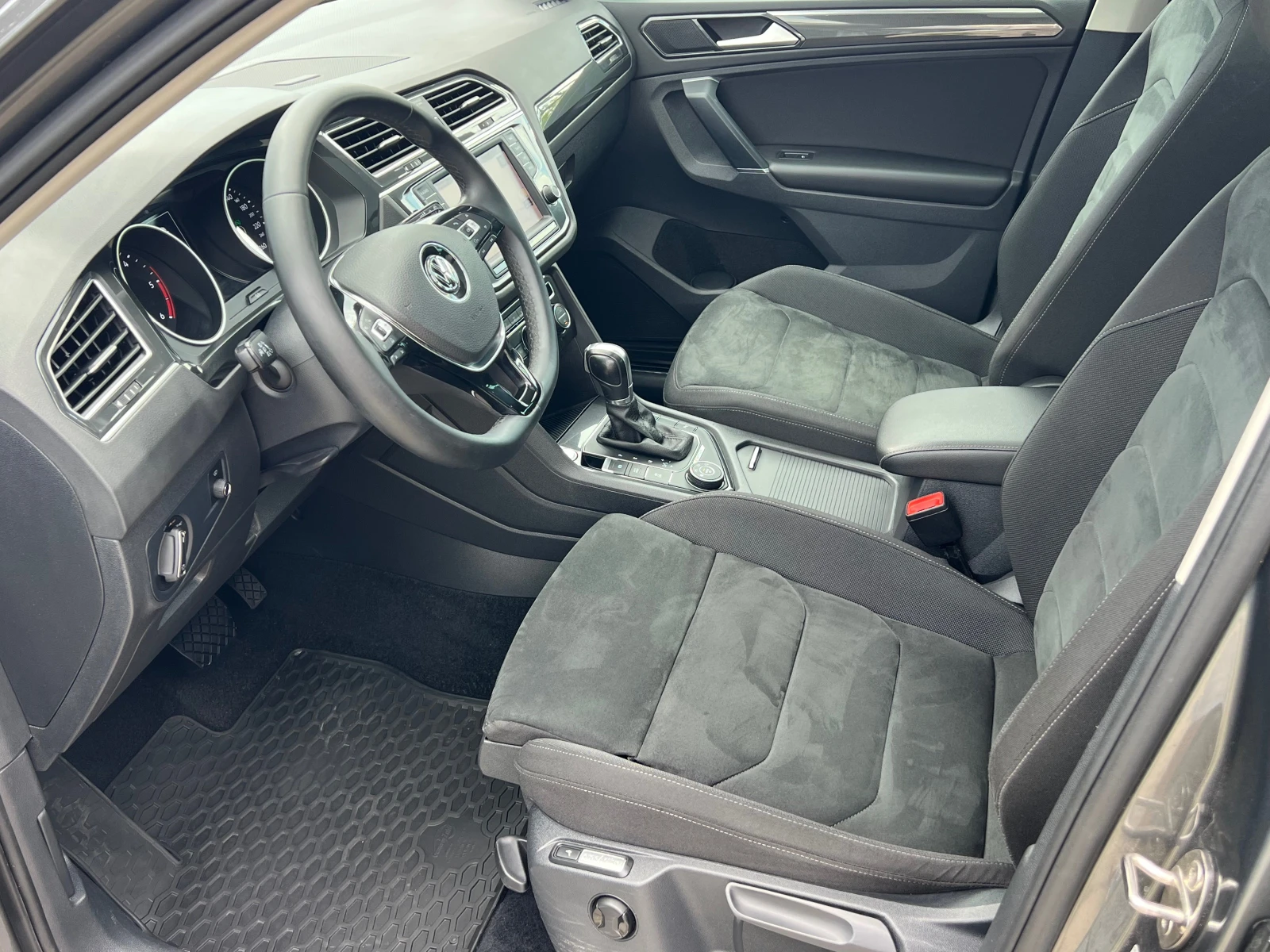 VW Tiguan 2.0TDI, 4-MOTION, HIGHLINE-FULL SERVICE VW-KATO HO, снимка 9 - Автомобили и джипове - 55061522