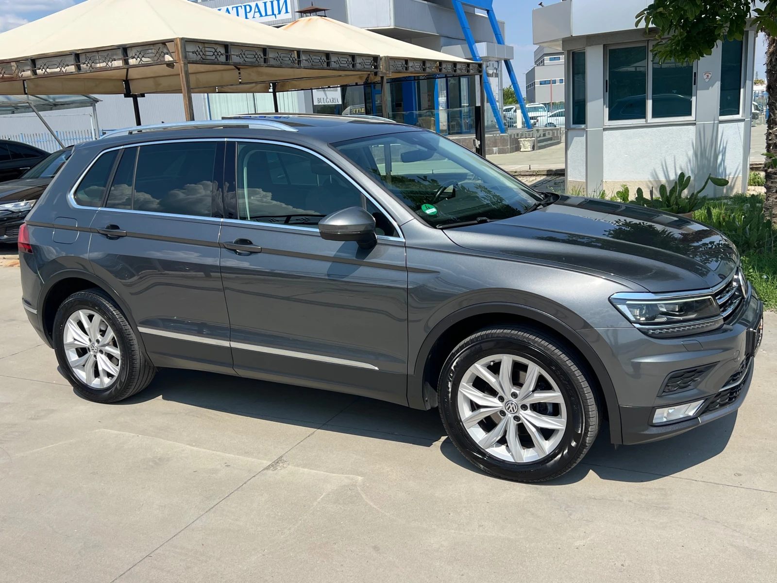 VW Tiguan 2.0TDI, 4-MOTION, HIGHLINE-FULL SERVICE VW-KATO HO, снимка 4 - Автомобили и джипове - 55061522