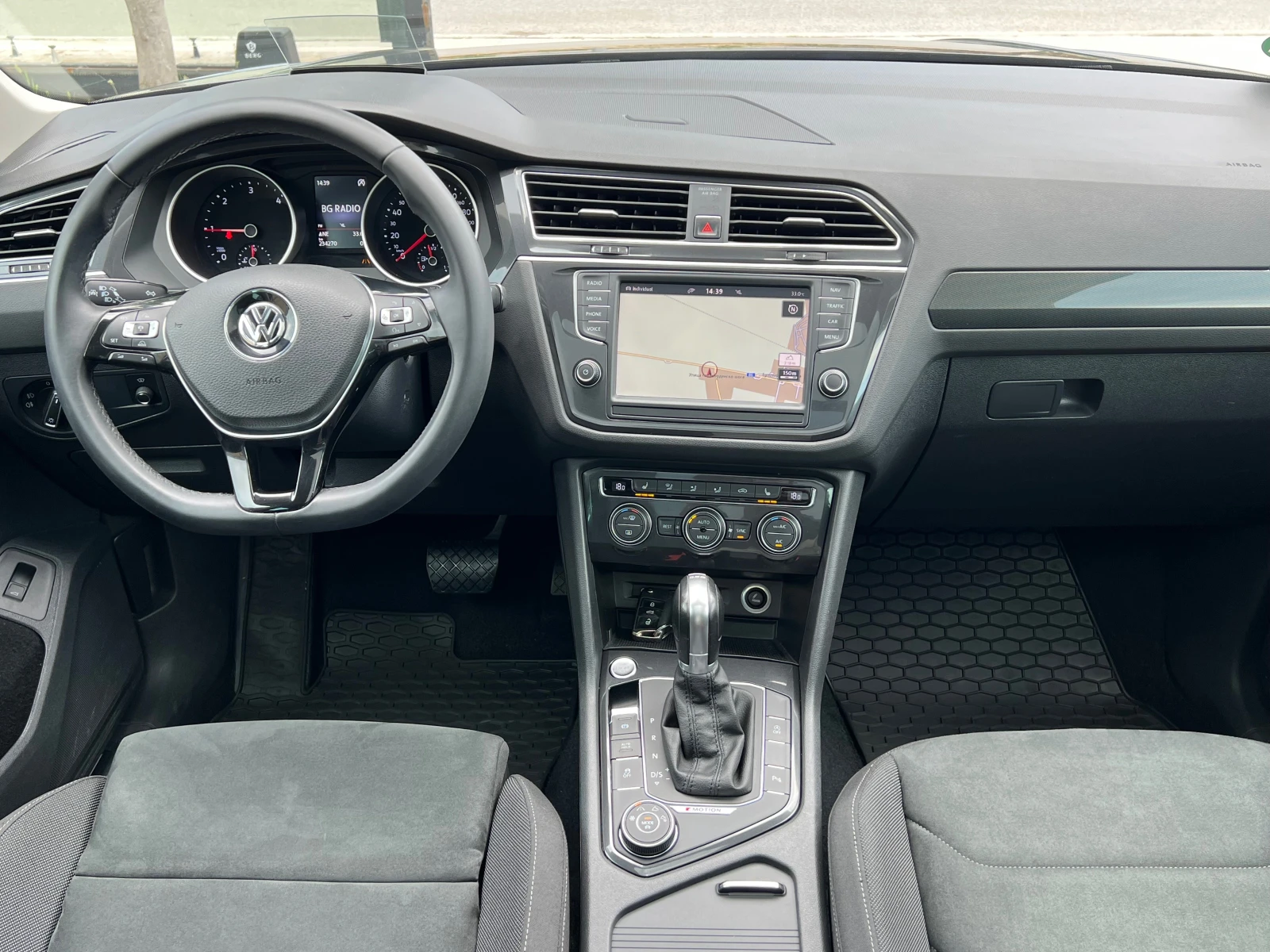 VW Tiguan 2.0TDI, 4-MOTION, HIGHLINE-FULL SERVICE VW-KATO HO, снимка 10 - Автомобили и джипове - 55061522