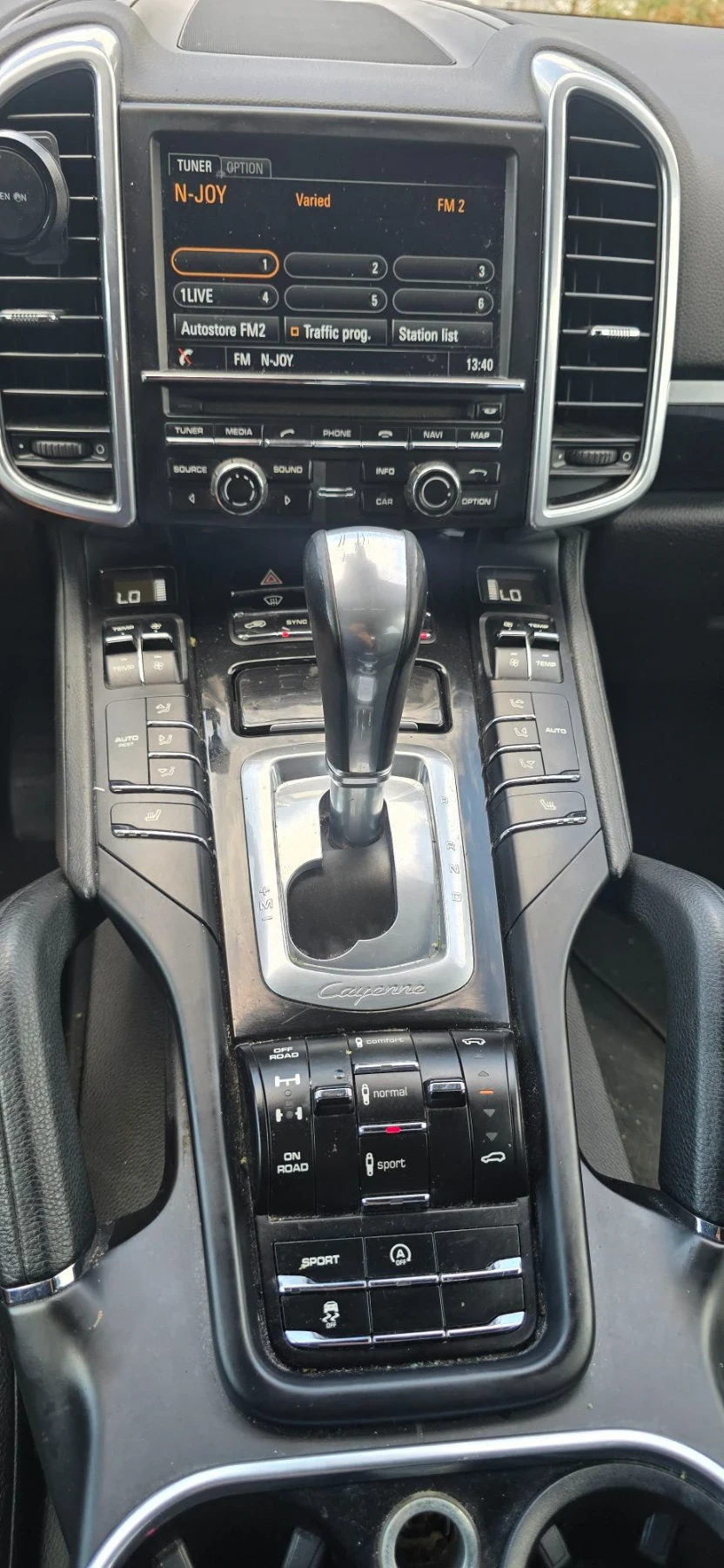 Porsche Cayenne 3.0 D, снимка 15 - Автомобили и джипове - 55600314