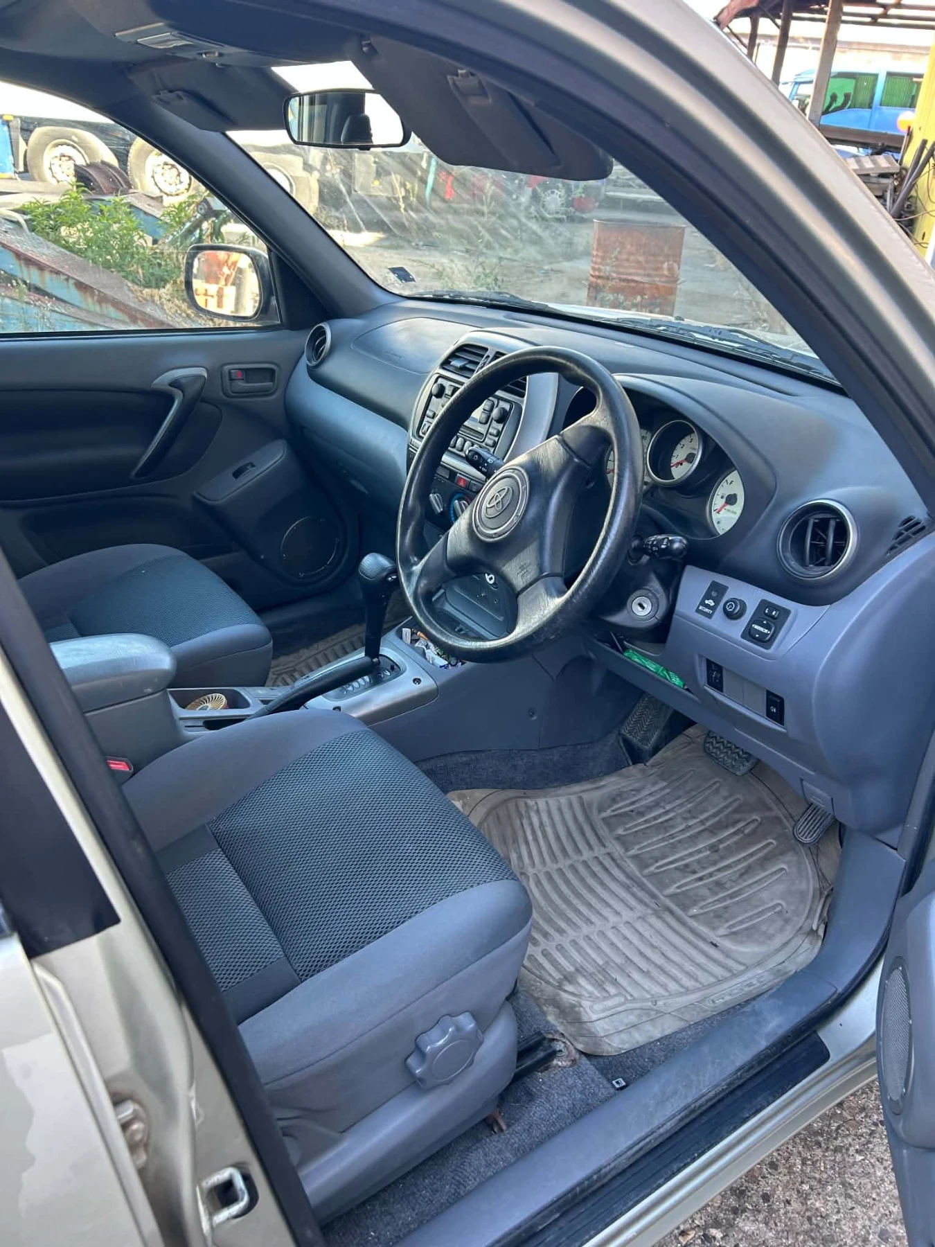 Toyota Rav4, снимка 4 - Автомобили и джипове - 56193252