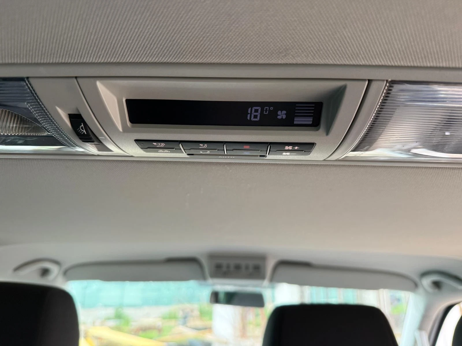 VW Caravelle 2.0TDI 140kc 9m 6 скорости 2014, снимка 16 - Бусове и автобуси - 54648575