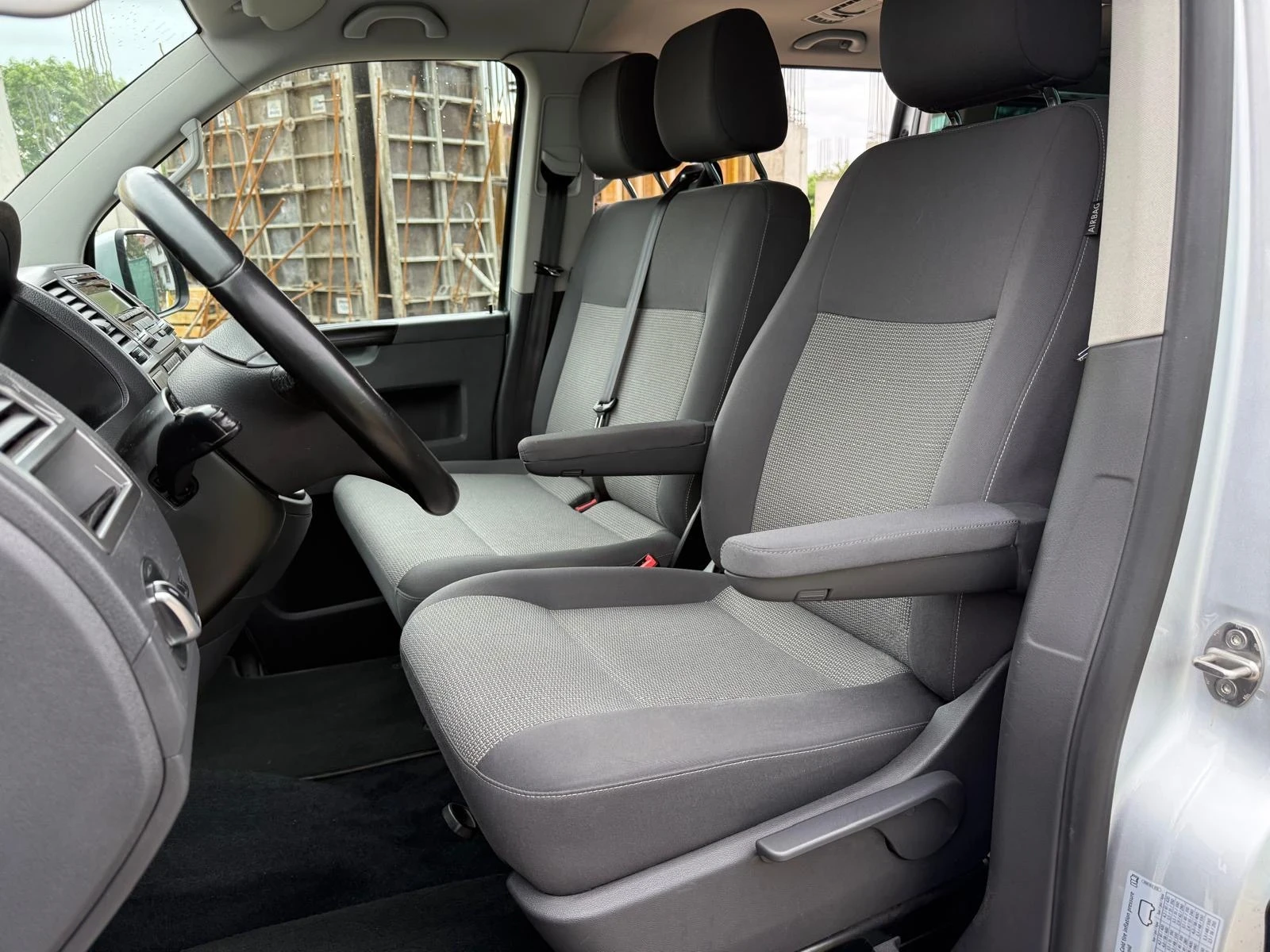 VW Caravelle 2.0TDI 140kc 9m 6 скорости 2014, снимка 13 - Бусове и автобуси - 54648575
