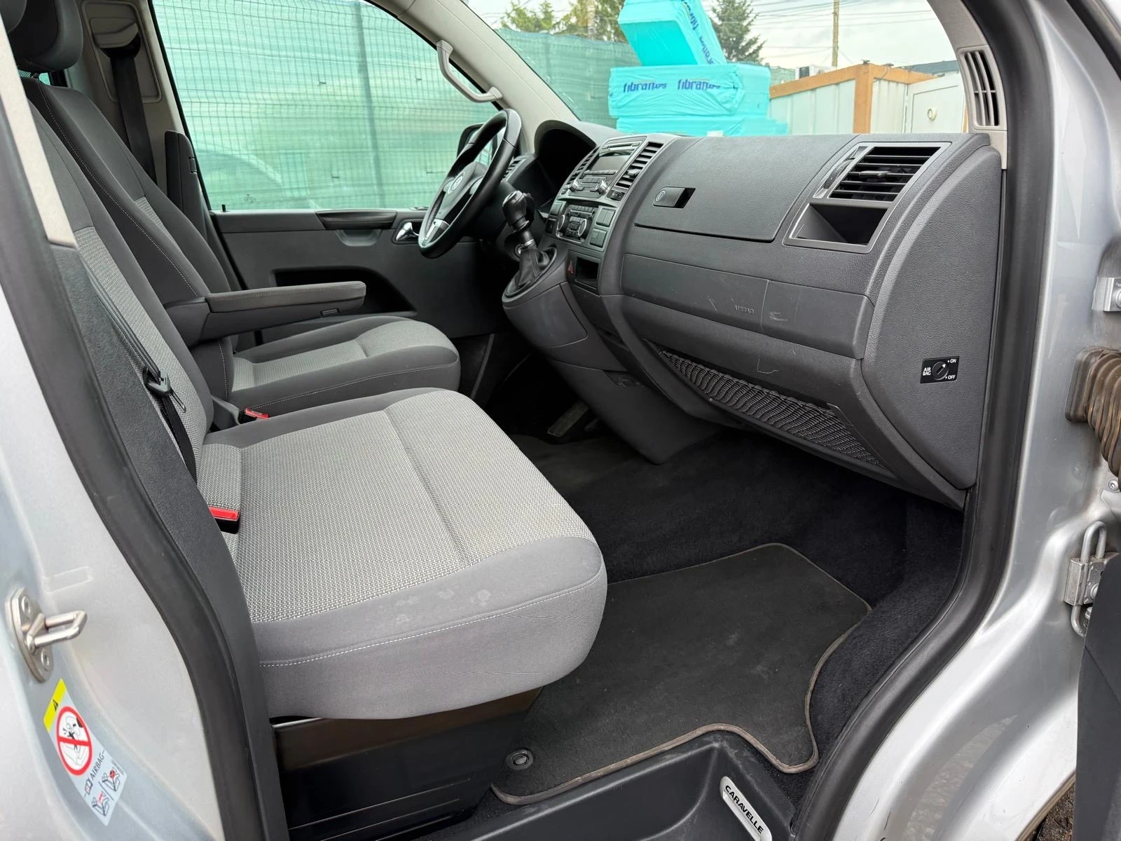 VW Caravelle 2.0TDI 140kc 9m 6 скорости 2014, снимка 9 - Бусове и автобуси - 54648575