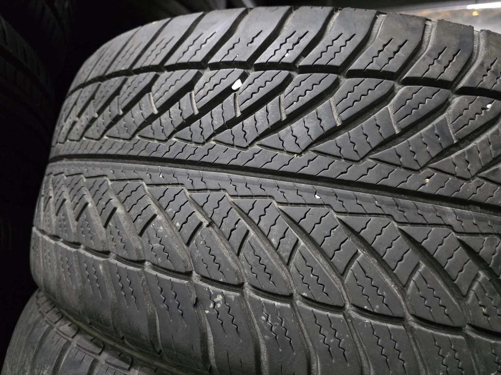 Гуми Зимни 245/45R18