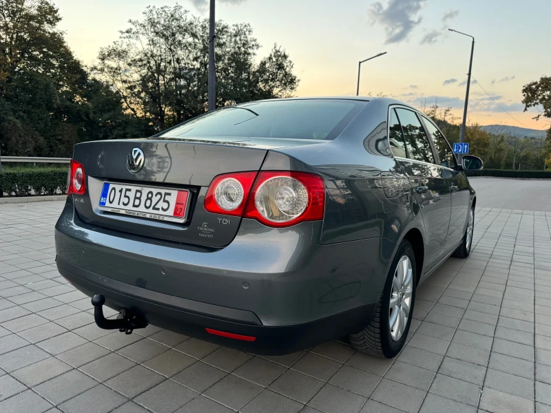 VW Jetta 1.9tdi Уникален-като нов!, снимка 6 - Автомобили и джипове - 47369227