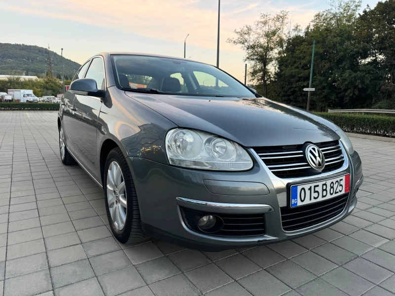 VW Jetta 1.9tdi Уникален-като нов!, снимка 1 - Автомобили и джипове - 47369227