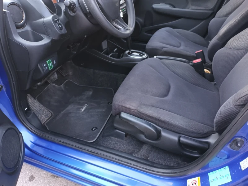 Honda Jazz Hybrid, снимка 8 - Автомобили и джипове - 47396516