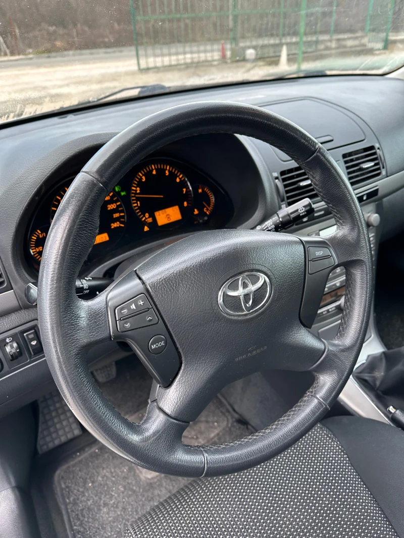 Toyota Avensis 1.8 I. Facelift. Седан, снимка 8 - Автомобили и джипове - 48558205