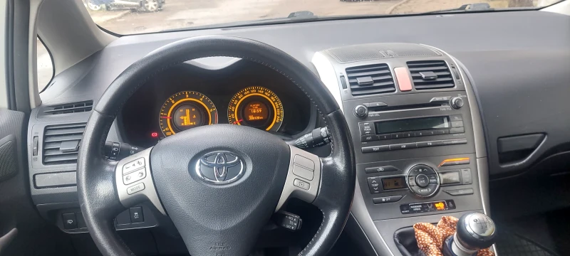 Toyota Auris, снимка 5 - Автомобили и джипове - 48886477