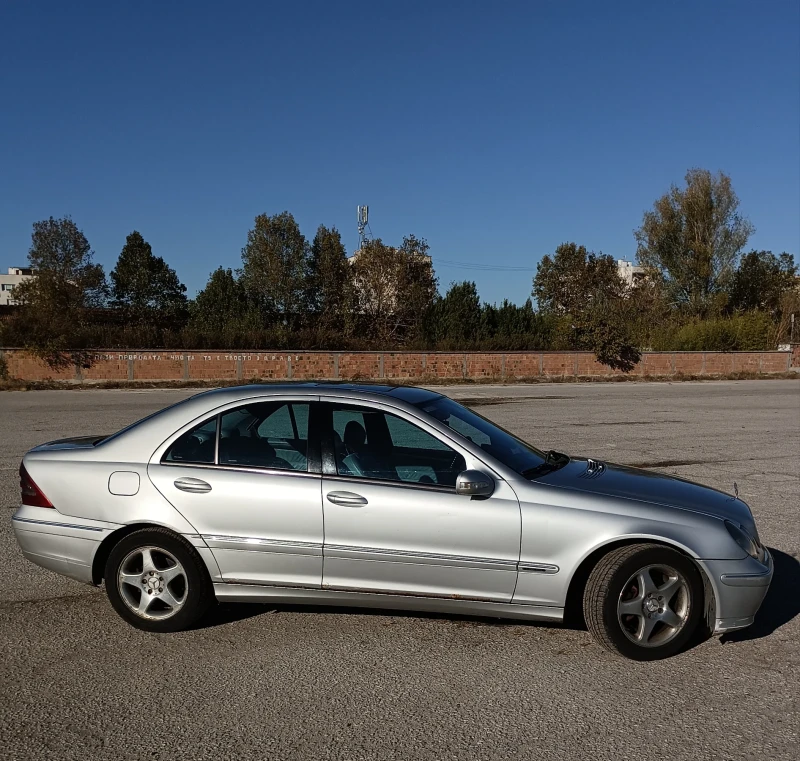 Mercedes-Benz C 220 Avangarde, снимка 4 - Автомобили и джипове - 52046416
