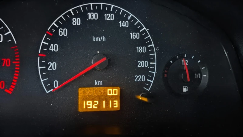 Opel Vectra 1.8s, снимка 5 - Автомобили и джипове - 51421384