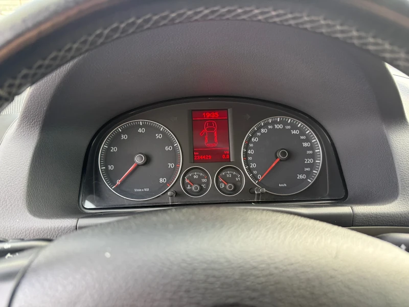 VW Touran Cross1.4 140кс, снимка 12 - Автомобили и джипове - 53342038