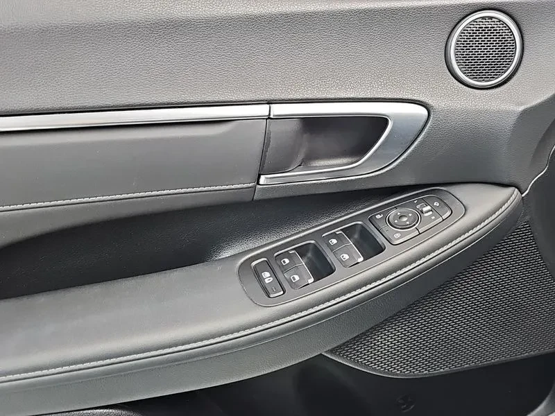 Hyundai Sonata 2.0 Premium, снимка 15 - Автомобили и джипове - 56130688