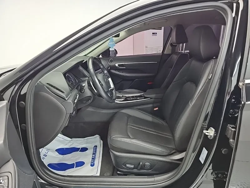 Hyundai Sonata 2.0 Premium, снимка 11 - Автомобили и джипове - 56130688