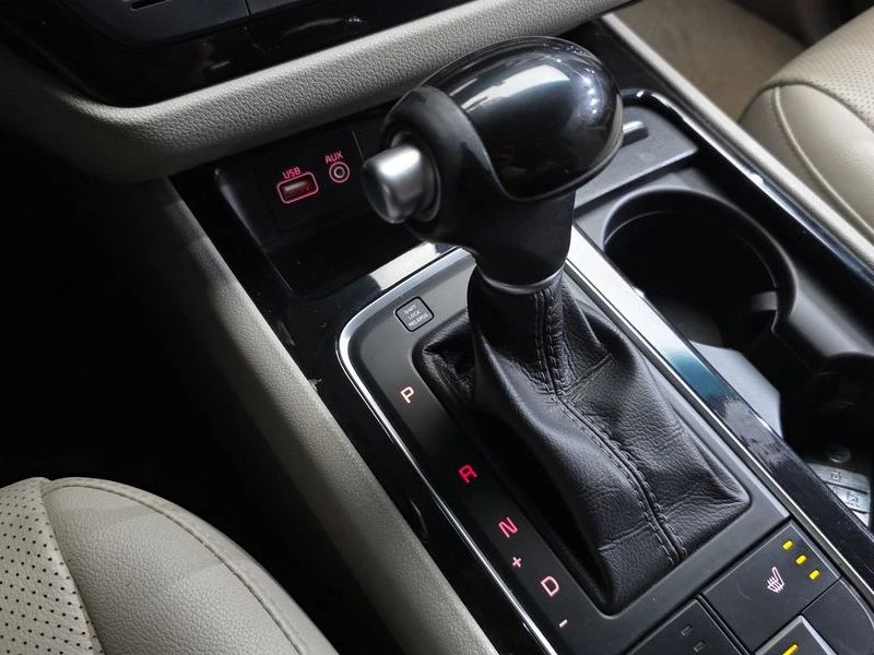 Kia Carnival 11-seater Prestige| 197к.с., снимка 9 - Автомобили и джипове - 56165017