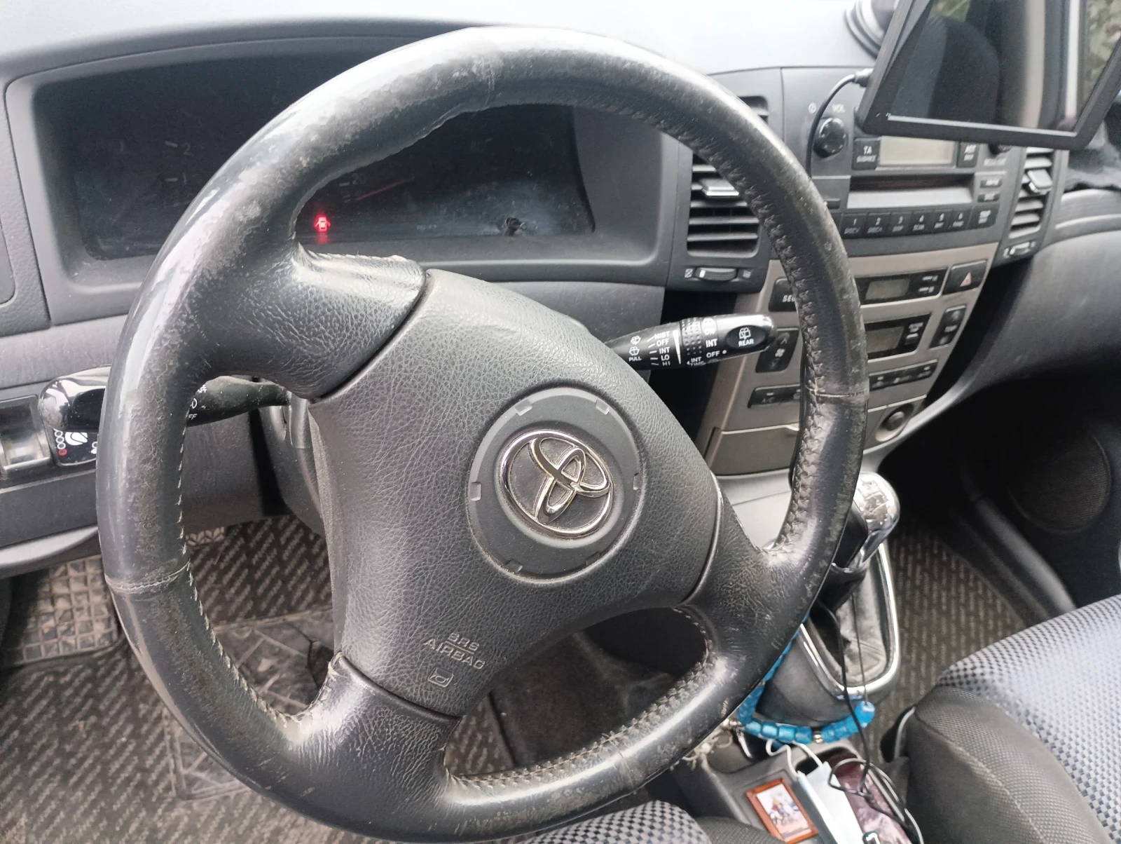 Toyota Corolla verso  - изображение 3