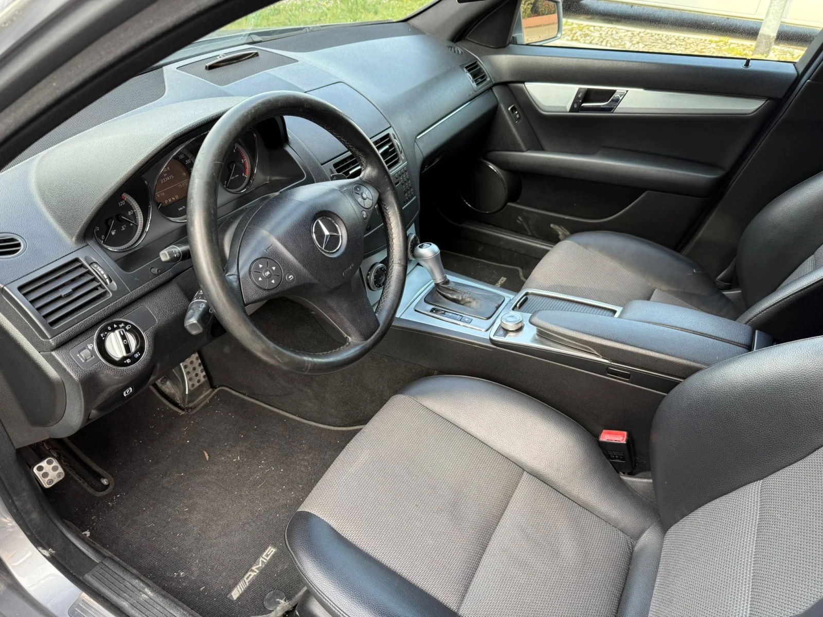 Mercedes-Benz C 220 (KATO НОВА)^(AMG), снимка 10 - Автомобили и джипове - 53799222